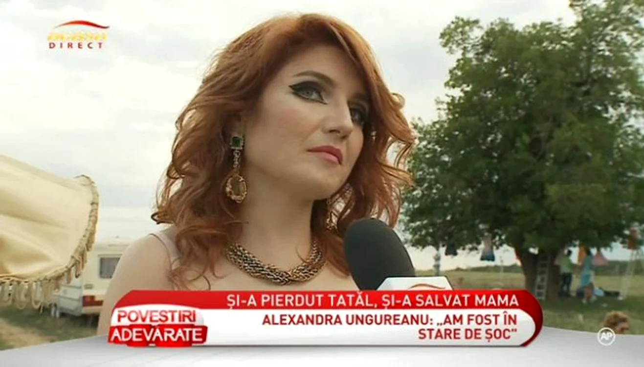 De fiecare dată când vorbeşte despre părinţii ei, Alexandra s emoţionează foarte tare (captură: Acasă TV)