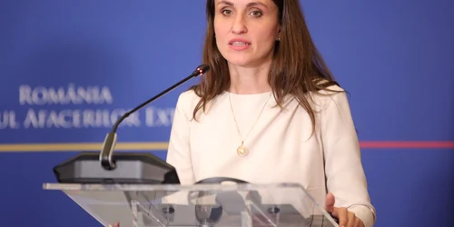 oana toiu foto facebook mae png