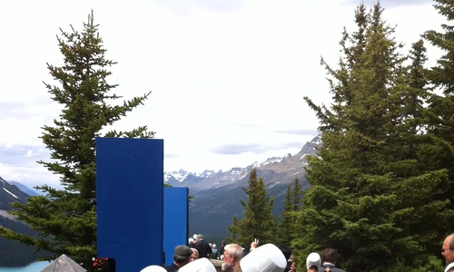 Să priveşti un gheţar în ochii săi verzi azurii jpeg