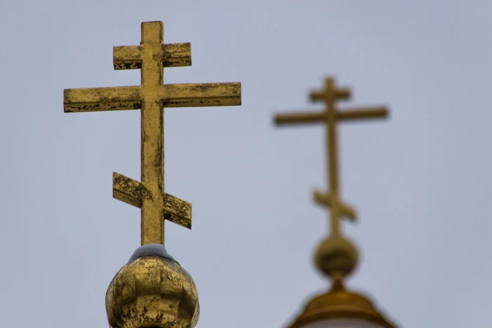 Cum putem distinge credința de propagandă. Foto: Shutterstock