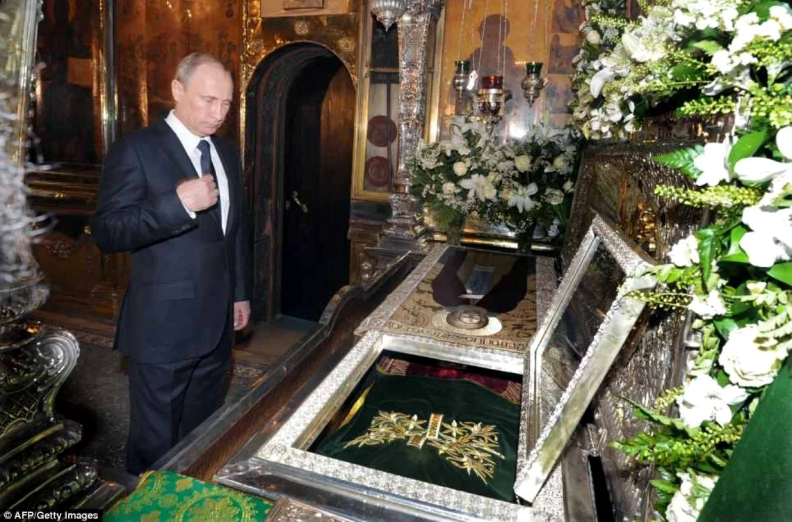 putin manastire dailymail