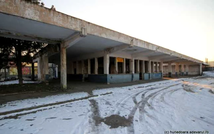 Fosta autogară din Hunedoara, un loc lăsat de izbelişte. FOTO: Daniel Guţă. ADEVĂRUL.