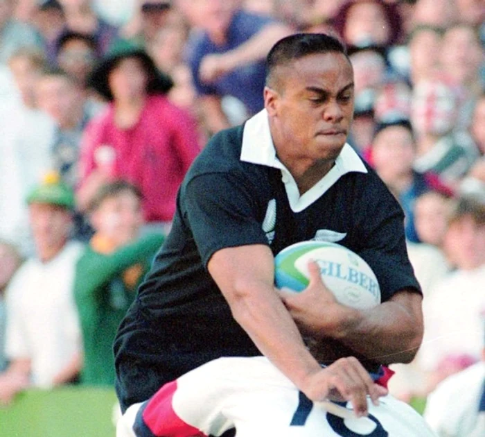
    Jonah Lomu făcea furori în rugbyul mondial în urmă cu 20 de ani  