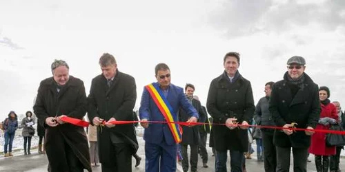 La evenimentul de tăiere a panglicii pentru drumul privat s-au prezentat primarii localităţilor Fundulea şi Cernica