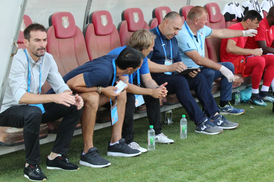 
    Măldărășanu i-a lăsat locul lui Mulțescu pe banca Astrei Foto: Sport Pictures  