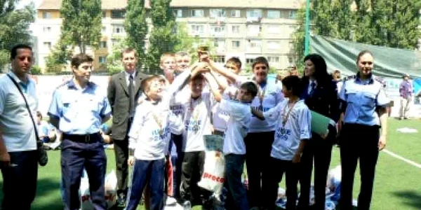 Craiova: Elevii s-au întrecut la cultură generală şi pregătire antiinfracţională