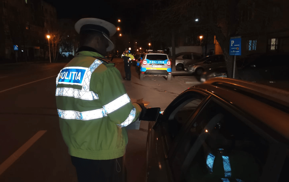 Mașină condusă de un copil de 15 ani, oprită în trafic de polițiști, după o urmărire de câteva minute