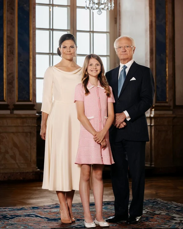 Regele Suediei și Prințesele Victoria și Estelle, Instagram PNG