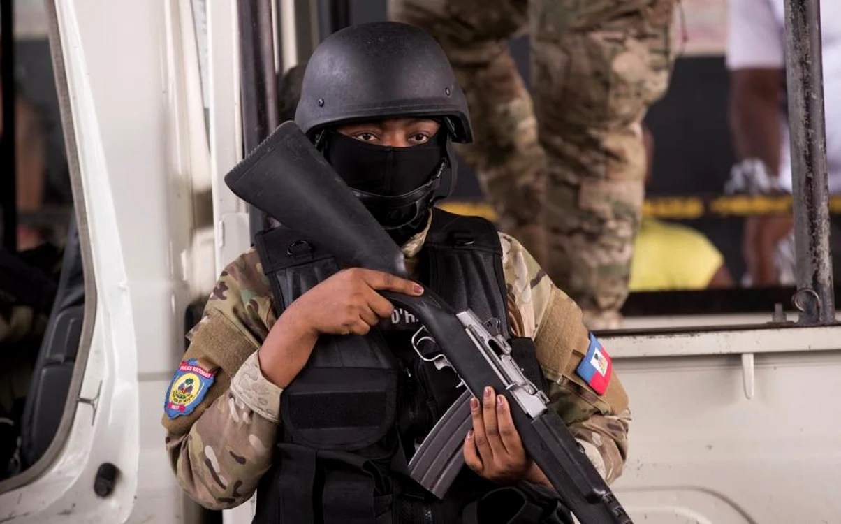 Soldaţi haitieni mobilizaţi pe străzi în cadrul „stării de asediu” FOTO EPA-EFE