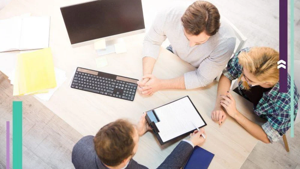 Cât lasă vânzătorii din prețul unui apartament în urma negocierii și cât de greu se vând