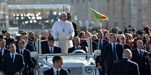Papamobil Francisc AFP