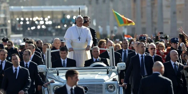 Papamobil Francisc AFP