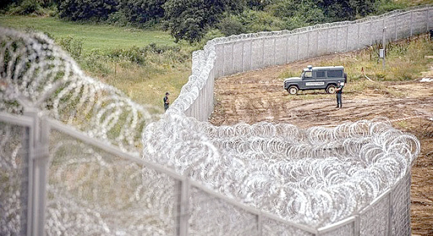 Autorităţile maghiare  trag tare să finalizeze  gardul de 175 de  kilometri lungime