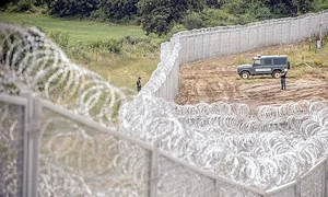 Autorităţile maghiare  trag tare să finalizeze  gardul de 175 de  kilometri lungime jpeg