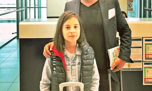 6 buzdugan si fiica lui maria pe aeroportul henri coanda otopeni jpeg