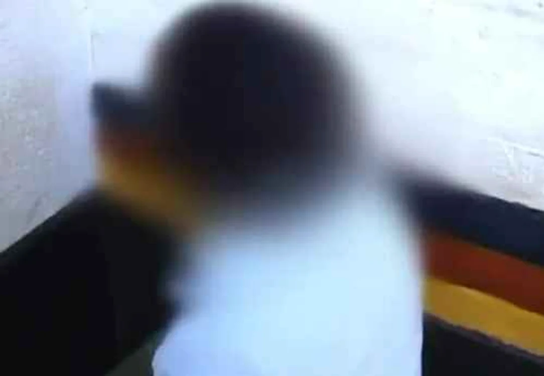 
    Fata a fost violată de două ori în decurs de 24 de ore.  