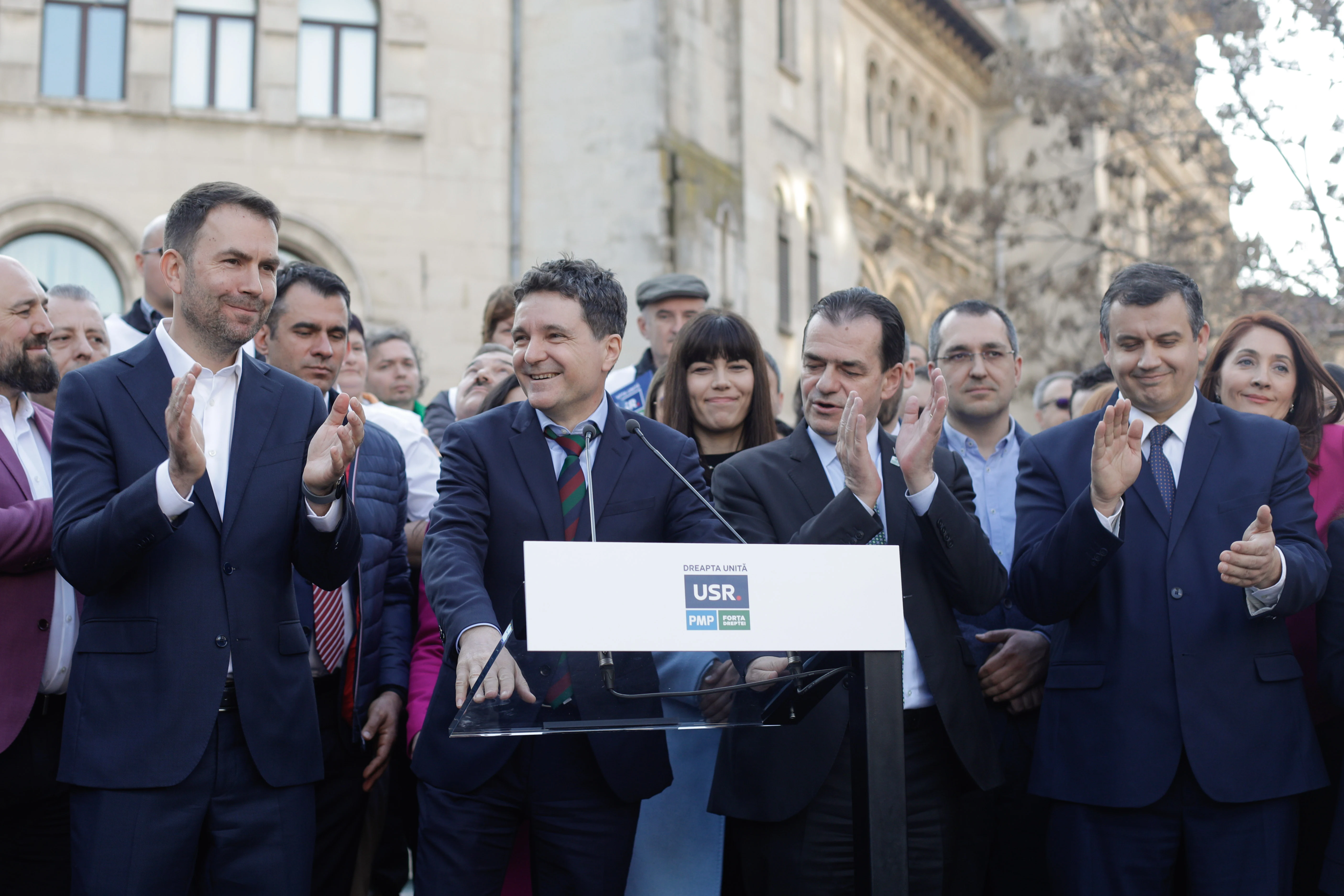 Revocarea lui Ludovic Orban provoacă un val de critici la adresa lui Nicușor Dan. „Nu ar fi ajuns niciodată unde e dacă Orban nu îl susținea...”