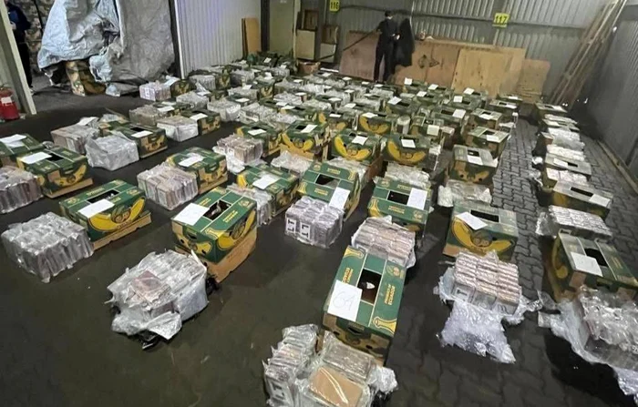 1,5 tone de cocaină descoperite într-un transport de banane din Ecuador FOTO: X