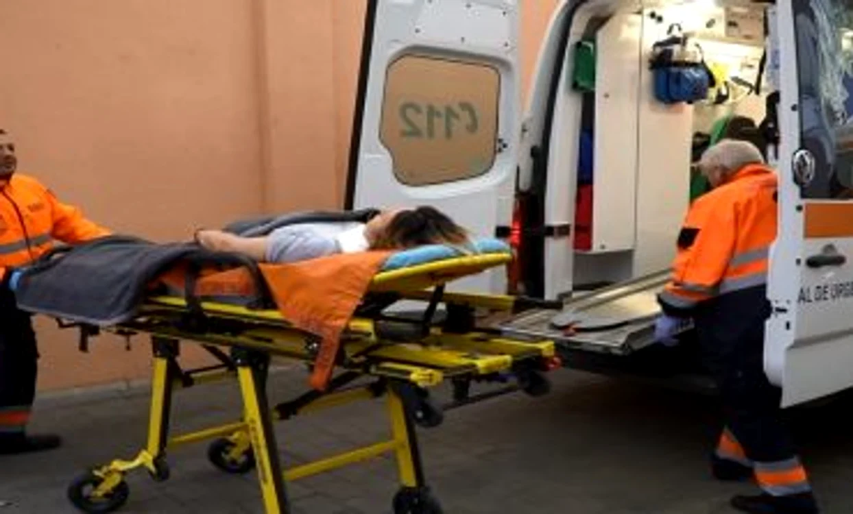 Femeia înjunghiată a pierdut mult sânge și a fost operată în regim de urgențăFoto: somaxtv.com
