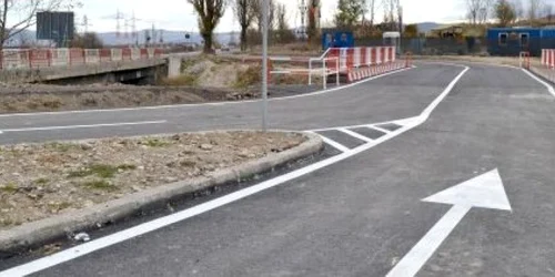 Podul provizoriu a fost dat în funcţiune