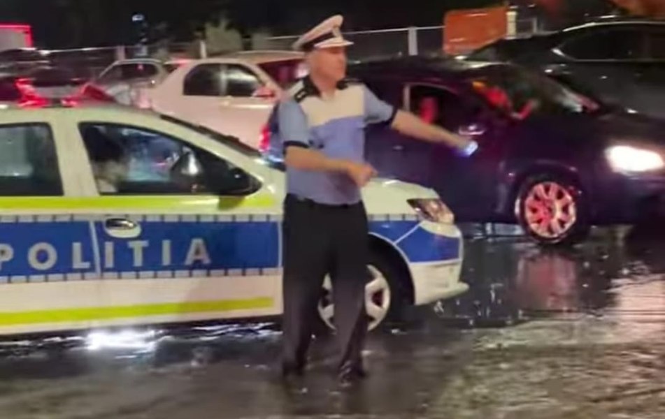 Șeful poliției rutiere din București, lăudat de MAI: „Când a fost grindină, a stat în mijlocul intersecției și a dirijat circulația” VIDEO