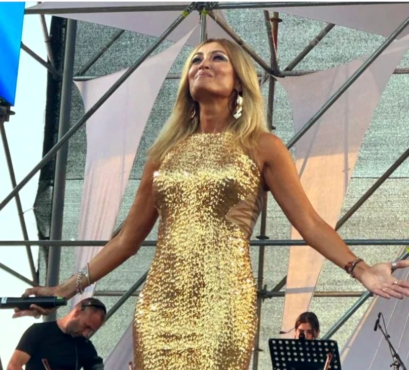 Anca Țurcașiu pare hotărâtă să facă un pas radical în căutarea verii fără sfârșit. Foto: Click.