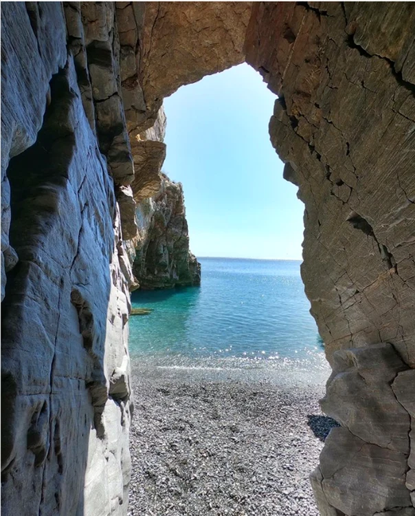 Vedere de pe insula Amorgos din Grecia. Sursă foto: Instagram