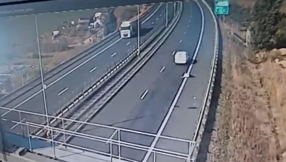 Cazul francezului care s-a aruncat din mașină pe A1. Motivul halucinant care l-ar fi determinat să sară VIDEO