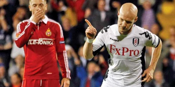 Johnson (dreapta) defilează cu Fulham în Europa 