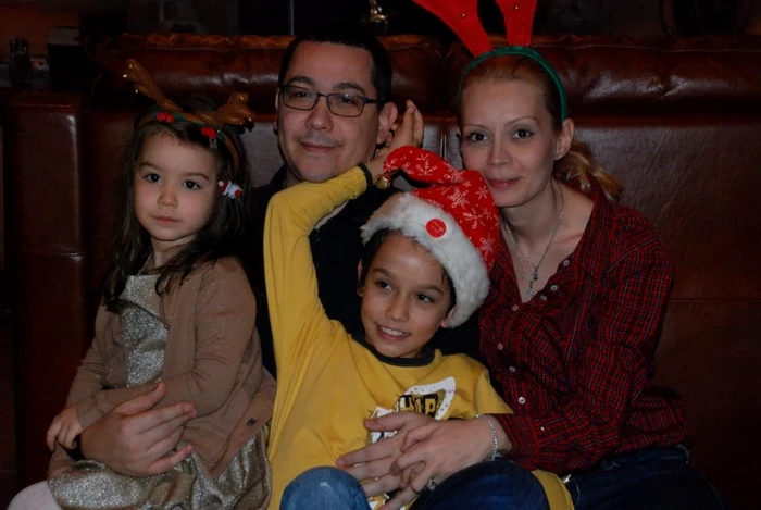 Familia Ponta (de la stânga la dreapta): Irina, Victor, Andrei şi Daciana FOTO Facebook
