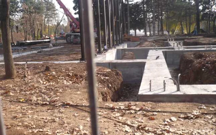 Şantier de construcţii în Parcul Drumul Taberei din sectorul 6 al Capitalei