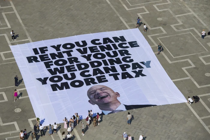 Jeff Bezos a făcut o donație importantă către unii activiști care protestează împotriva nunții sale la Veneția