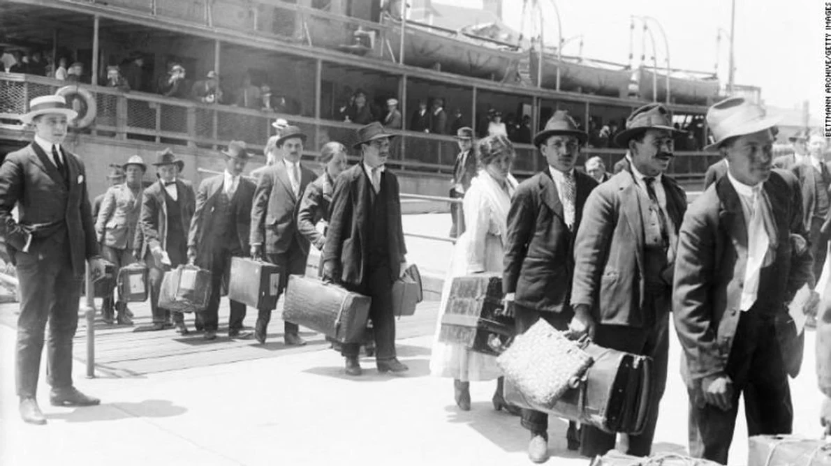100 de ani de la prima interzicere a imigranţilor în SUA Ne întoarcem în trecut? jpeg
