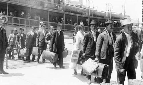 100 de ani de la prima interzicere a imigranţilor în SUA  Ne întoarcem în trecut? jpeg