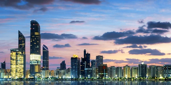 abu dhabi apus foto shutterstock