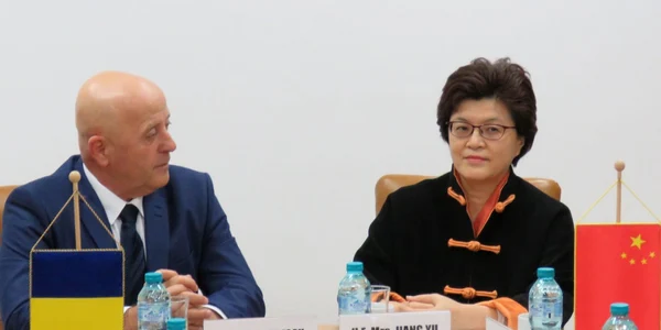 Horia Teodorescu Tulcea şi ambasadoarea Jiang Yu China Sursa Consiliul Judeţean Tulcea