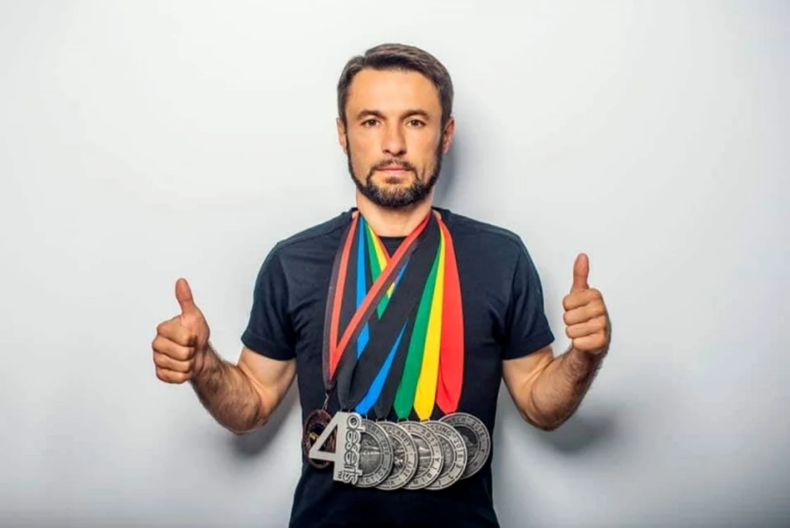 Pompierul Iulian Rotariu de la ISU Botoşani participă, în perioada 9-12 martie, la ultra-maratonul „The Ultra Asia Race", care se desfăşoară în VietnamFoto: stiribotosani.ro