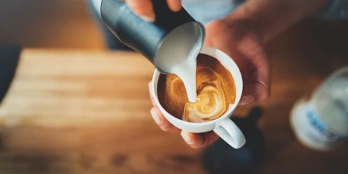 Cafea cu lapte jpg