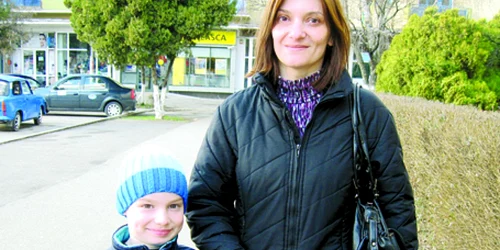 Pentru a fi sigură că băieţelul ei va învăţa la şcoala dorită, Ramona Ţop şi-a înscris copilul  în luna februarie