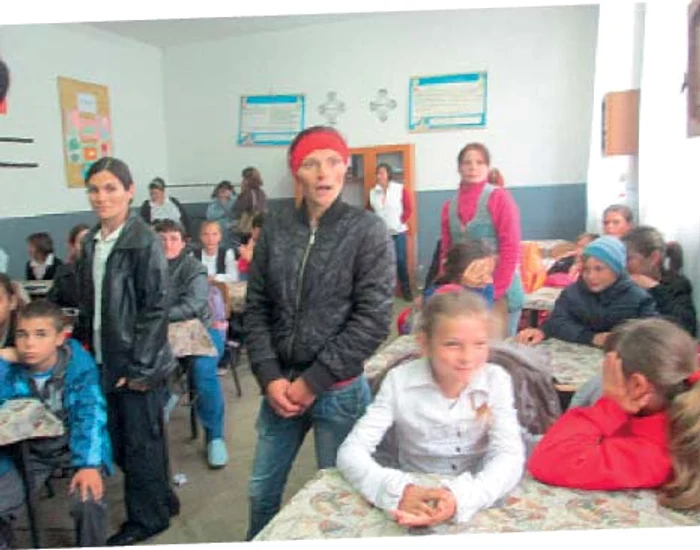 Elevii Şcolii Gimnaziale din Siliştea Gumeşti,