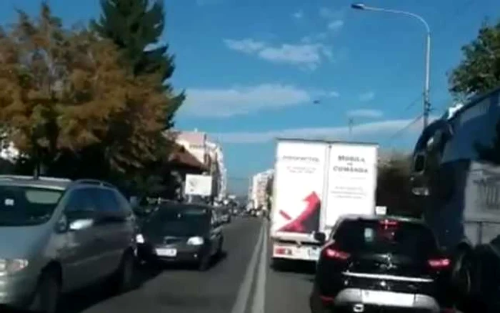 O maşină SMURD a rămas blocată în traficul din Târgu Jiu