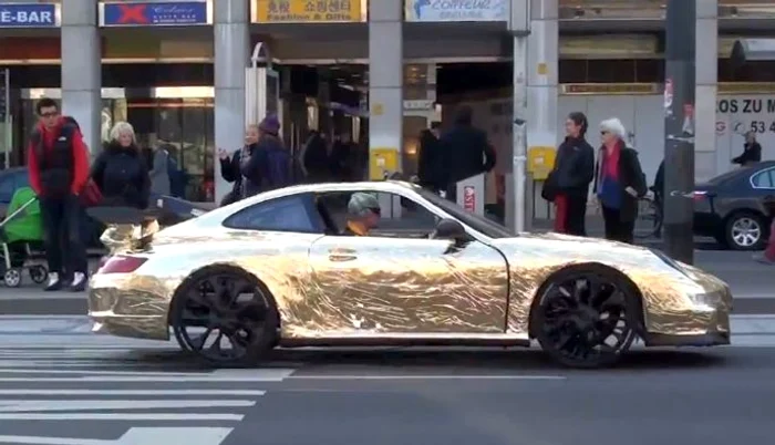 La plimbare prin Viena cu un «Porsche» făcut în garaj