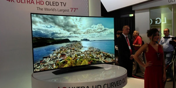 lg televizor ecran curbat 4k foto pcmag.com