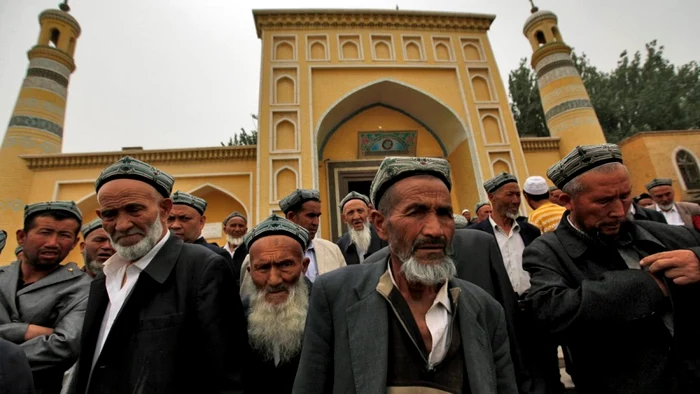 minoritatea etnică Uyghură din Vestul Chinei (Al Jazeera)