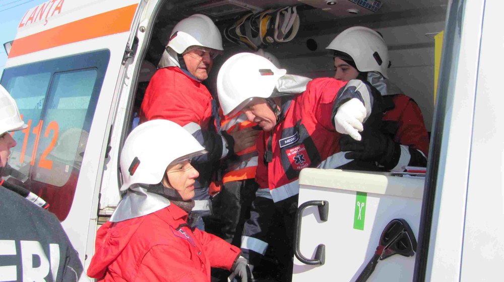 Trei copii și doi adulți transportați la spital, în urma unui accident grav pe Centura Capitalei. Traficul este blocat