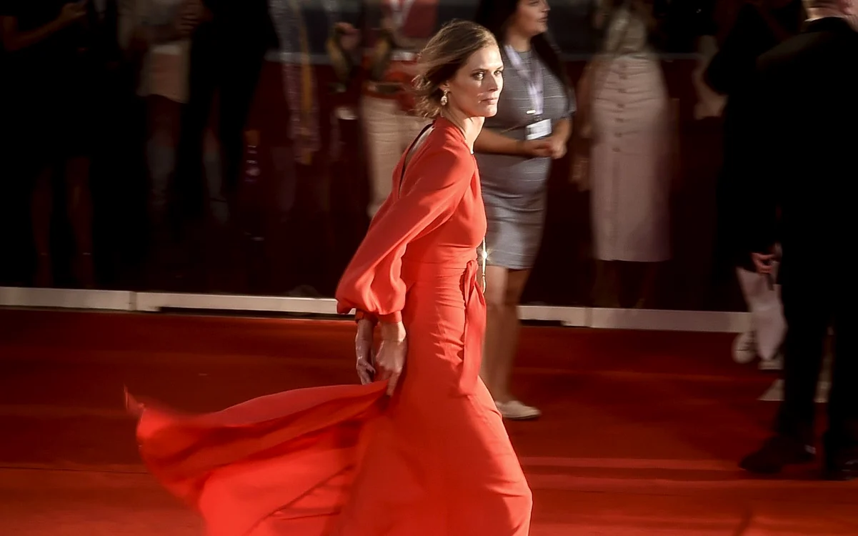 
    Malgosia Bela a rămas aproape cu posteriorul dezgolit la Festivalul de Film de la VenețiaFoto Getty Images  
