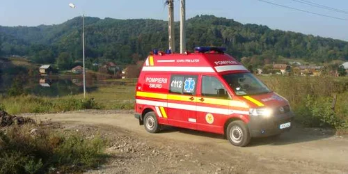 Un barbat care conducea un motocultor a fost grav ranit de un sofer beat