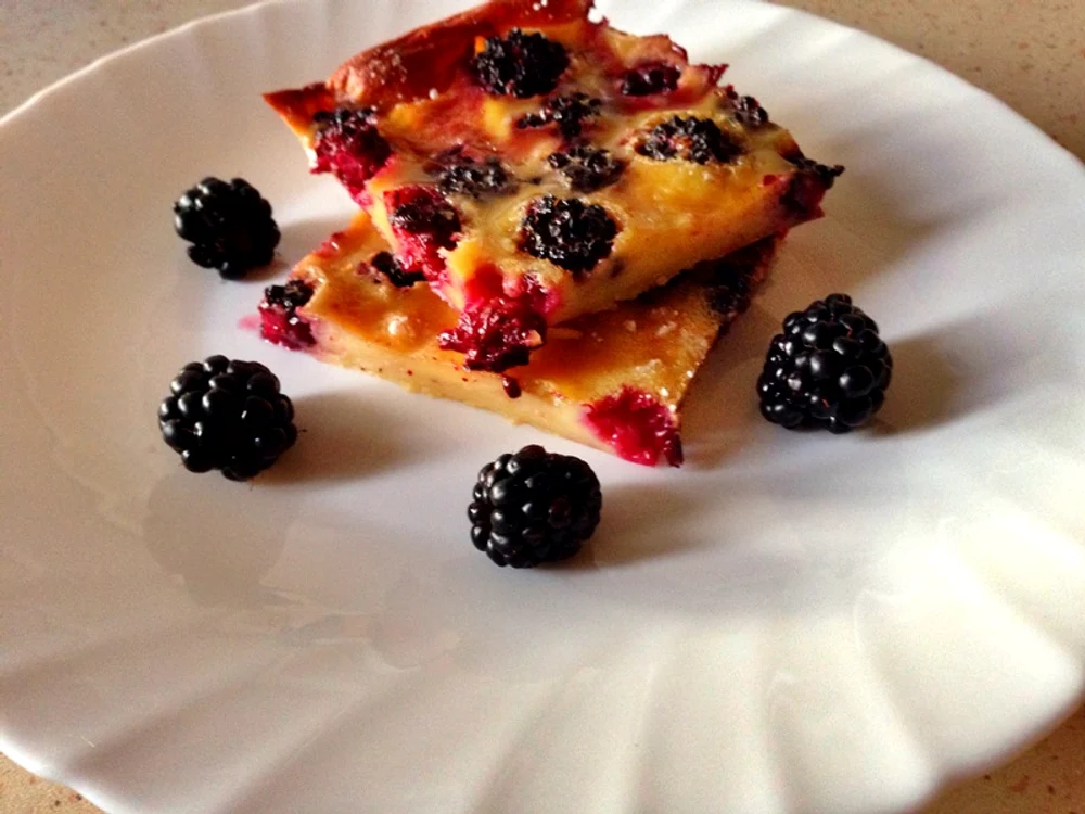 
    Clafoutis cu mure  