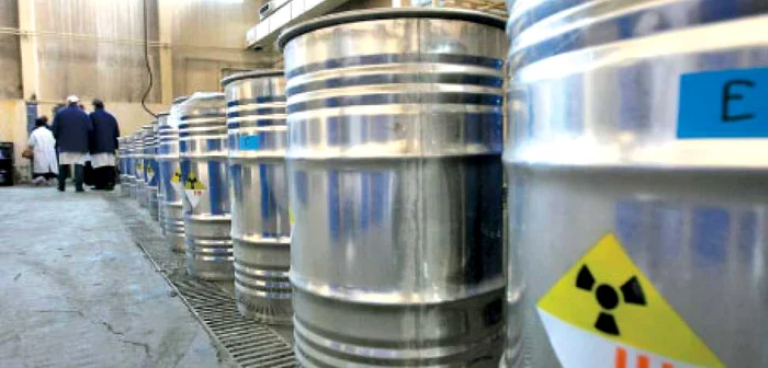 Pastilele de americiu sunt păstrate în carcase speciale de protecţie