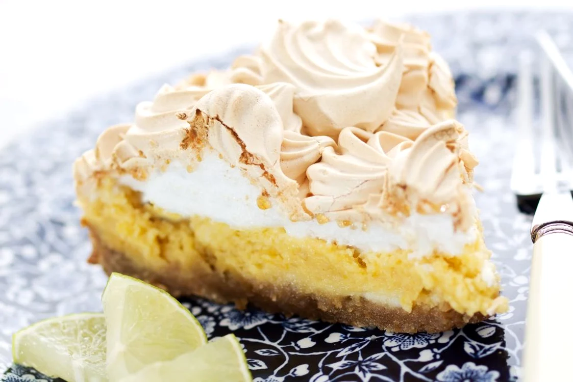 tarta lamaie shutterstock 93442873 jpeg